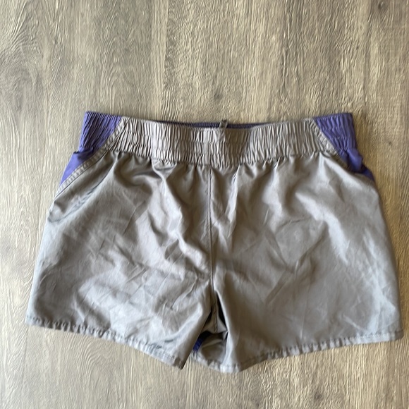 Size medium 8/10 Michigan running shorts - Picture 5 of 9